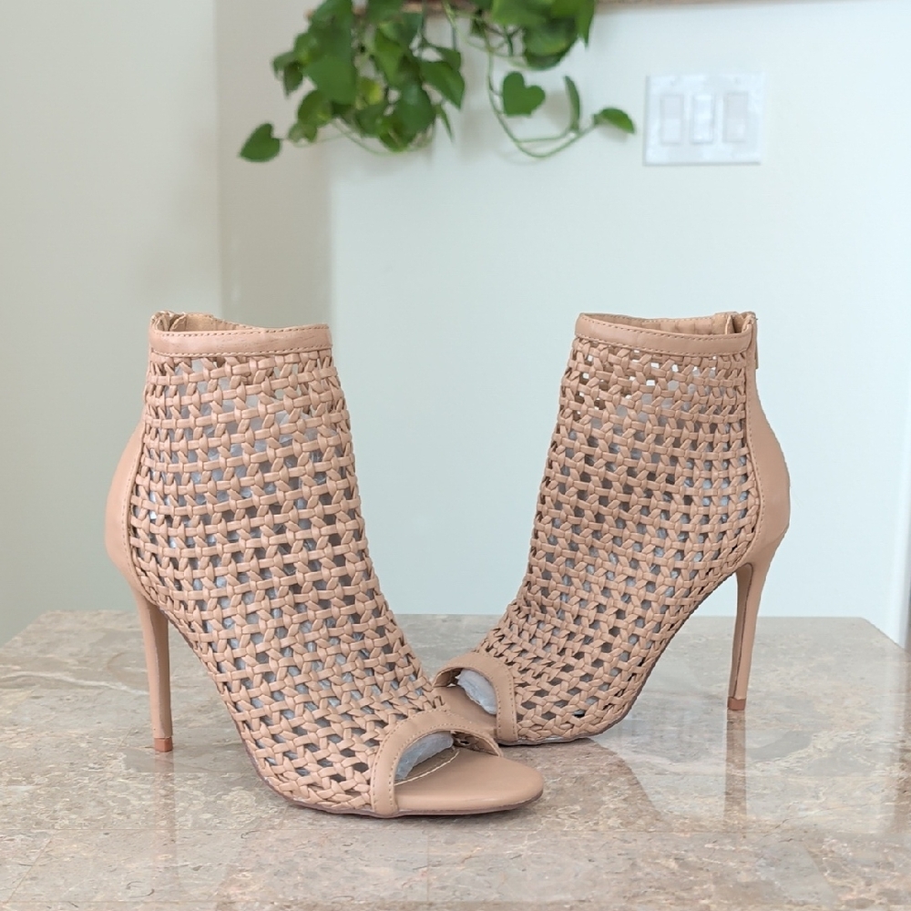 Shoe Dazzle Tan Woven Heeled Booties